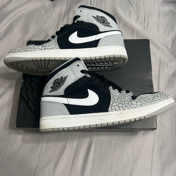 COPY - Jordan 1 Elephant Print - Picture 2 of 5